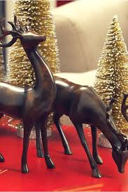 Love The Idea Of A Christmas Centerpiece With Elegant Reindeer As The Focal Point For The Table Decorations Reindeer Figure Reindeer Decorations Deer Figures