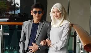 Chordify is your #1 platform for chords. Isteri Jamal Abdillah Pernah Dihalau Peminat