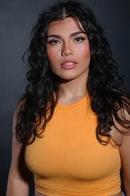 Danielle Shinault's Instagram, Twitter & Facebook