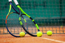 Points are awarded whenever the opponent fails to correctly return the ball within the prescribed dimensions of the court. Tennis Am Gardasee Tennisschulen Tennistrainingslager