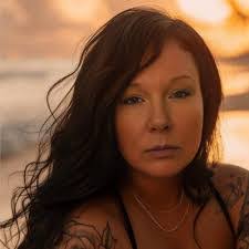 Holly Files's Instagram, Twitter & Facebook