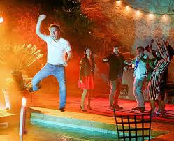 Auch niklas osterloh (31), der paul wiedmann spielt, braucht. Im Tv Gzsz Auf Mallorca In Spielfilmlange