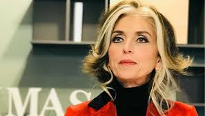 Se la sua amica geniale, le chiedesse aiuto per la ristrutturazione della casa. A Casa Di Paola Marella Fra Design E Dettagli Ironici Con Vista Mozzafiato Su Milano Dilei