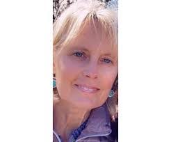 Leslie Barton's Instagram, Twitter & Facebook