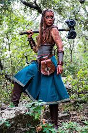 Toutes les ovations pour vous au moment d'entrer à la fête thématique ou carnaval avec cette tenue féminine qui contient: Armure D Aslaug L Atelier Fantastique