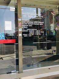 Petani itu hanya memiliki seekor kuda kurus yang setiap harinya membantu menggarap ladang mereka. R E D Is Equal To Z I R A Pusat Pakar Mata Lasik Abdul Razak Sungai Petani