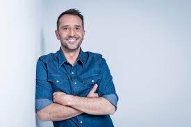 Samedi soir, france 3 domine les audiences avec la rediffusion du téléfilm français la malédiction du volcan, réalisé par marwen abdallah. Le Queyras Au Sommet Avec Ismael Khelifa Dans Echappees Belles Ce Soir Sur France 5 Le Zapping Du Paf