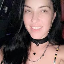 Amber Hartmann's Instagram, Twitter & Facebook