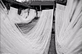 Long Thin Noodles Made By Hand Home Made La Mian The Ancient Art Of Chinese Noodle Making Chinese Noodles China Thin Noodles