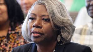 New OKCPS superintendent cutting cabinet positions, with 6 executives out  of inner circle