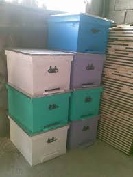 Vand lazi de albine (stupi), calitate deosebita,atasament 789132 atasament 789130 din lemn de brad, grosime scandura 20 mm,corp 1/1,+magazie 3/4+ capac acoperit cu tabla+podisor+diafragma. Confectionare Lazi Stupi Albine Vanzare Afacerilemn Ro