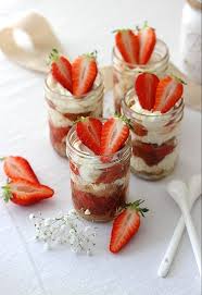 Einfaches Rhabarber Erdbeer Tiramisu Rezept Dessert Im Glas Loffelbiskuits Tiramisu Dessert Rhabarber R Erdbeer Tiramisu Rezept Rezepte Einfacher Nachtisch