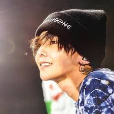 He also asked the fans to smile and dance until the end. Most Beautiful Smile G Dragon Cute Bigbang G Dragon G Dragon