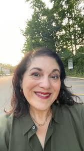 A woman with whom it is cozy and bright I am 55. I am Jewish, lived in  Israel for 34 years. Smart, kind, well-groomed and a wonderful housewife. I  cook with soul,
