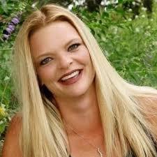 Alisa York's Instagram, Twitter & Facebook