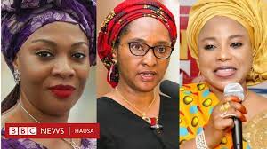 Duk da mahaifinsa malami ne na islama, bai. Kun San Matan Da Ke Cikin Ministocin Buhari Bbc News Hausa
