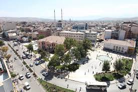 2020 itibarıyla 589.267 kişilik merkez nüfusuna sahiptir. Elazig Vikipedi