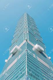 Dezember 2004 erklomm der freikletterer alain robert den wolkenkratzer entlang der fassade. Close View Looking Up At Taipei 101 Tower To Show The Height Stock Photo Picture And Royalty Free Image Image 163373034