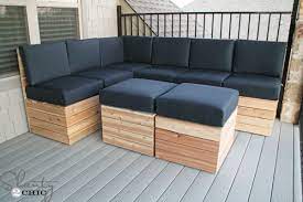 Adorn your patio with these simple and affordable pallet wood couches. Diy Modular Outdoor Seating Shanty 2 Chic