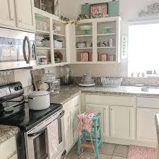 A beautiful revamped edwardian kitchen decorated in the stunning shabby chic style. 19 Shabby Chic Kitchen Ideas For Your Sweet Cooking Area