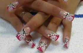 Diseño de uñas en tendencia con base blanca puedes crear diseños encantadores. Disenos Unas Acrilicas De Moda 2020 Disenos De Unas Portizaz