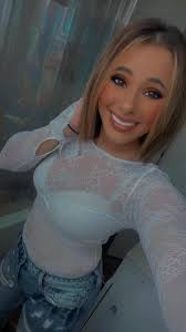 Is there any like pretty girls in this group? They wanna be friends? I  literally just wanna make some really cool people I mean