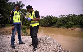 The water treatment plants in sungai semenyih ( photo, above ) and bukit tampoi have been kept closed today and will remain so until the odour pollution reading goes down to zero ton (threshold odour number). Catfish Pond Owner Caught For Pollution That Caused Water Cut Free Malaysia Today Fmt