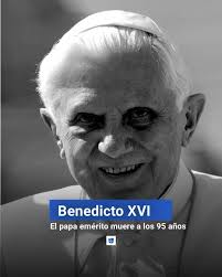 El equipo #EsmeraldasDelAyer extendemos nuestra nota de pesar a la iglesia  ⛪️ Católica mundial por el fallecimiento del papa emérito #BenedictoXVI. El  papa emérito Benedicto XVI falleció este sábado luego de que