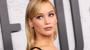 Jennifer Lawrence Is Simply Divine in This 2006 Couture Gown