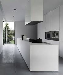 Cuisine Blanche Minimaliste Hotte Centrale White Minimalist Kitchen Keuken Ontwerpen Hedendaagse Keukens Keuken Interieur
