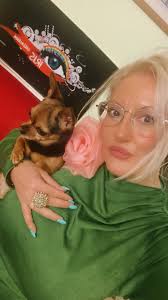 IRIS Prince summer vibes 🐾🐕‍🦺🦴👑☀️⛱💓 #pinchertoy #lovedogs #irisprince  #animalplanet