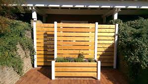 Mobile Sichtschutz Elemente Aus Larchenholz Edel Und Wetterbestandig By Designwerkstatt Kirk Sichtschutz Garten Holz Pflanzkasten Pflanzenkasten