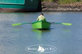 En effet, le terme fut utilisé au xix e siècle pour désigner les red blazers, les vestes rouge flamboyant du club d'aviron du st john's college de l'université de cambridge. Aviron Bateau En Kit