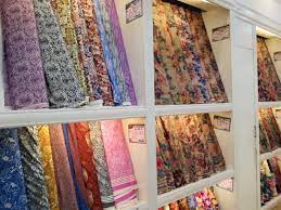 Mulai dari yang memiliki kualitas baik dengan harga murah sampai bahan kain premium yang hadir struktur kain yang menyerupai kapas terasa lembut ketika terkena kulit di saat cuaca dingin. Mamajue Story