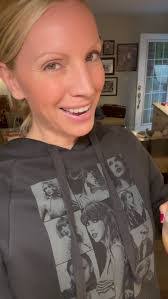 Liza Burgos's Instagram, Twitter & Facebook