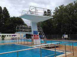 nantes 44 loire atlantique france piscine des dervallieres fosse a plongeon et plongeoirs photo prise le 24 piscine municipale france piscine piscine