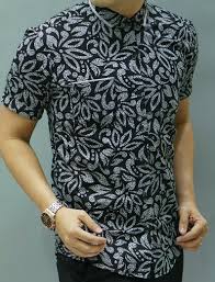 Baca daya tarik model baju batik terbaru 2017 pilihan model gamis batik berikutnya menonjolkan sisi elegan si pemakai. Busanamuslim 10 Contoh Model Baju Batik Pria Lengan Pendek Terbaru Galeri Kitab Kuning