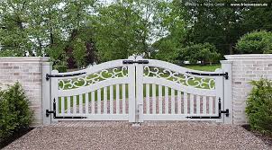 Original Sylter Gartentore Weisse Friesentore Hartholz Nach Mass Gefertigt In 2020 Gartentore Tor Design Zaun Garten