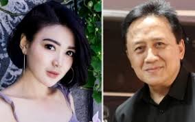Sosok wika salim yang dijodohkan dengan ariel 'noah'. Wika Salim Janda Seksi Mendadak Dikomentari Ayah Sherina Dan Gofar Hilman Ada Apa