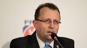 Malíka, jenž je šéfem obchodní a marketingové firmy stes, dceřiné společnosti fačr, přitom uznává jako kvalitního manažera. Malik Ma Problem Predseda Facr Porusil Stanovy Podporil Kandidata Spd Do Senatu Aktualne Cz