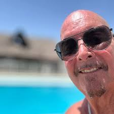 Anthony is 62 and dating a 19 year old. Thoughts 💭