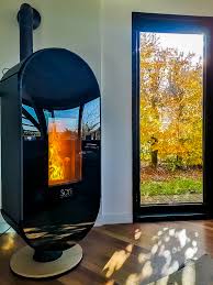Les formes sont diverses des plus classiques aux plus originales : Photos Et Videos Suti Poeles A Pellets Design Belgique France