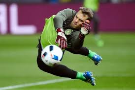 Manuel neuer is 34 years, 5 months, 25 days old. The Stunning Strange Beautiful Game Of Manuel Neuer