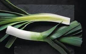 Khasiat bawang putih yang harus anda tahu. 14 Manfaat Daun Bawang Bisa Juga Membantu Kesuburan Rambut Rumah123 Com