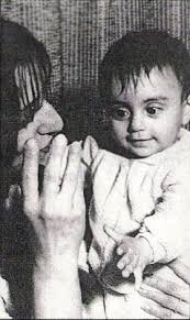 الشائعات تطارد فيروز وابنتها ترد. ÙˆÙƒÙ„ Ù…Ø§ Ù‡ Ø¨ Ø§Ù„Ù‡ÙˆØ§ Ù„Ù‚Ø·Ù Ù„Ø±ÙŠÙ…Ø§ Ù…Ø´Ù…Ø´Ø© ÙÙŠØ±ÙˆØ² Ùˆ Ø§Ø¨Ù†ØªÙ‡Ø§ Ø±ÙŠÙ…Ø§ Ø§Ù„Ø±Ø­Ø¨Ø§Ù†ÙŠ Mother And Father Arts And Crafts Imagery