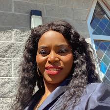 She did violin covers of Afrobeat artist Davido hit songs 'If & 'Fall On  You' #Talented 🎻🔥 💃🏾: @iammapy #WorldfAfricaTV