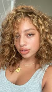 In this week’s ep of “I am a new voter.” , we breakdown exactly how to stay  safe while voting at the polls.