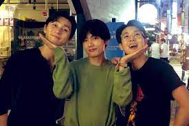 Park hyun sik, photoshopla seyahat etmek zorunda gibi görünüyor ㅋㅋㅋ. Ä'áº³ng Cáº¥p Báº¡n Than Háº­u Sao Ki Sinh Trung Tháº¯ng Giáº£i Lá»›n Park Seo Joon Va V Bts Thi Nhau Dim Hang Chuc Má»«ng Choi Woo Sik
