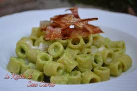 The pancetta is thinly sliced, then diced. Le Ricette Di Casa Ciarcia Ditaloni Con Crema Di Piselli Gorgonzola E Pancetta Croccante