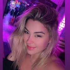 Jackie Moreno's Instagram, Twitter & Facebook